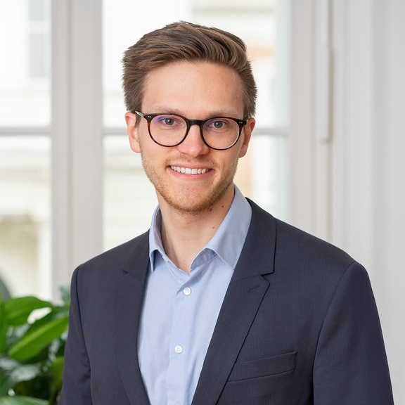 Florian Hahn, LL.M.
