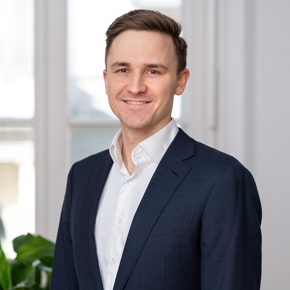 Mag. Maximilian Schlenk