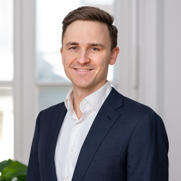Mag. Maximilian Schlenk